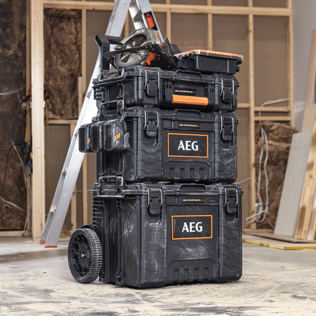 AEG 3 Port 18V Battery Holder - Image 8 of 8