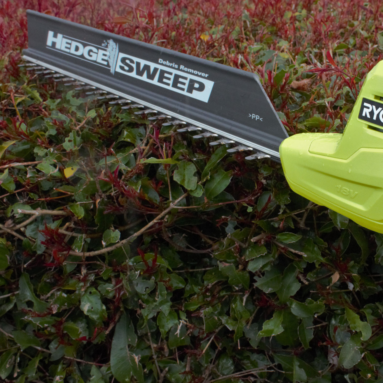 Ryobi 18V ONE+ 40cm EZ REACH Pole Hedge Trimmer 2.0Ah Kit R18PHT132 - Image 8 of 8