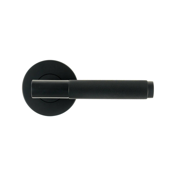 Ikonic Brushed Brass Knurled Passage Lever Set - Passage Brushed Brass