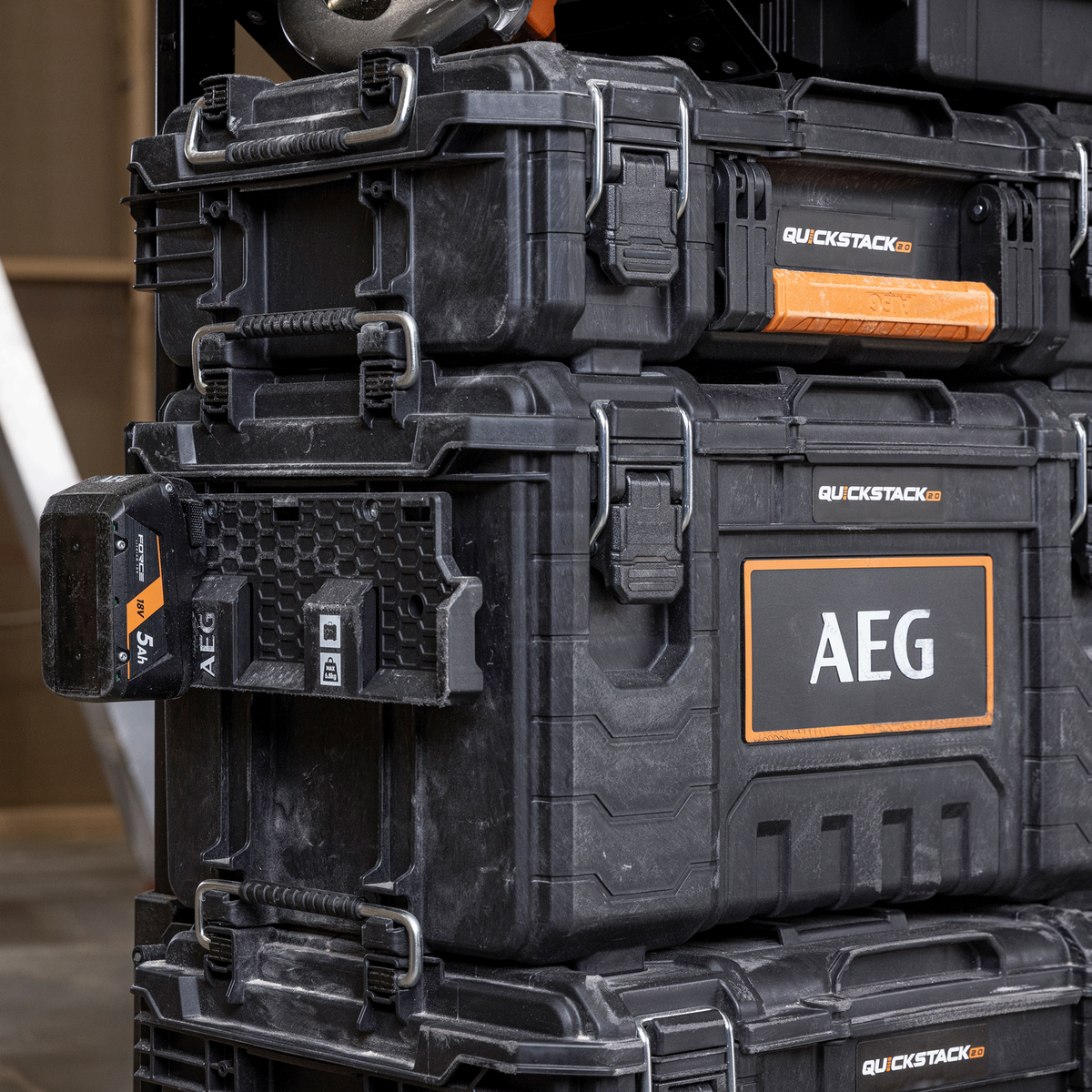 AEG 3 Port 18V Battery Holder - Image 7 of 8