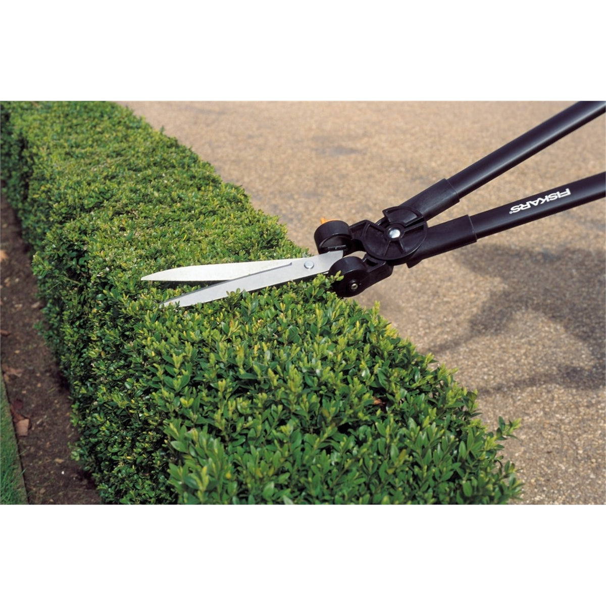 Fiskars PowerLever Grass And Hedge Shears - Image 6 of 7