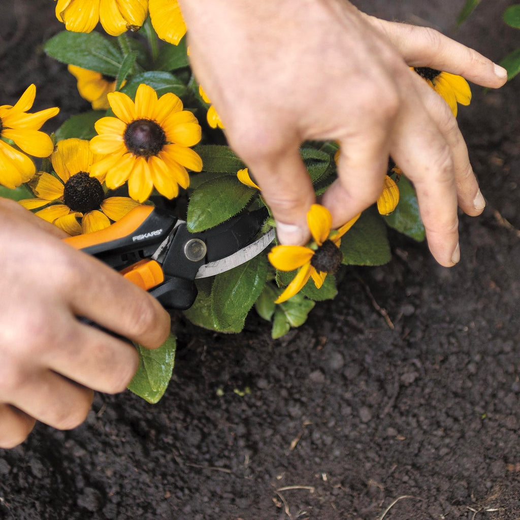 Fiskars SP14 Solid Pruning Floral Snip - Image 3 of 4