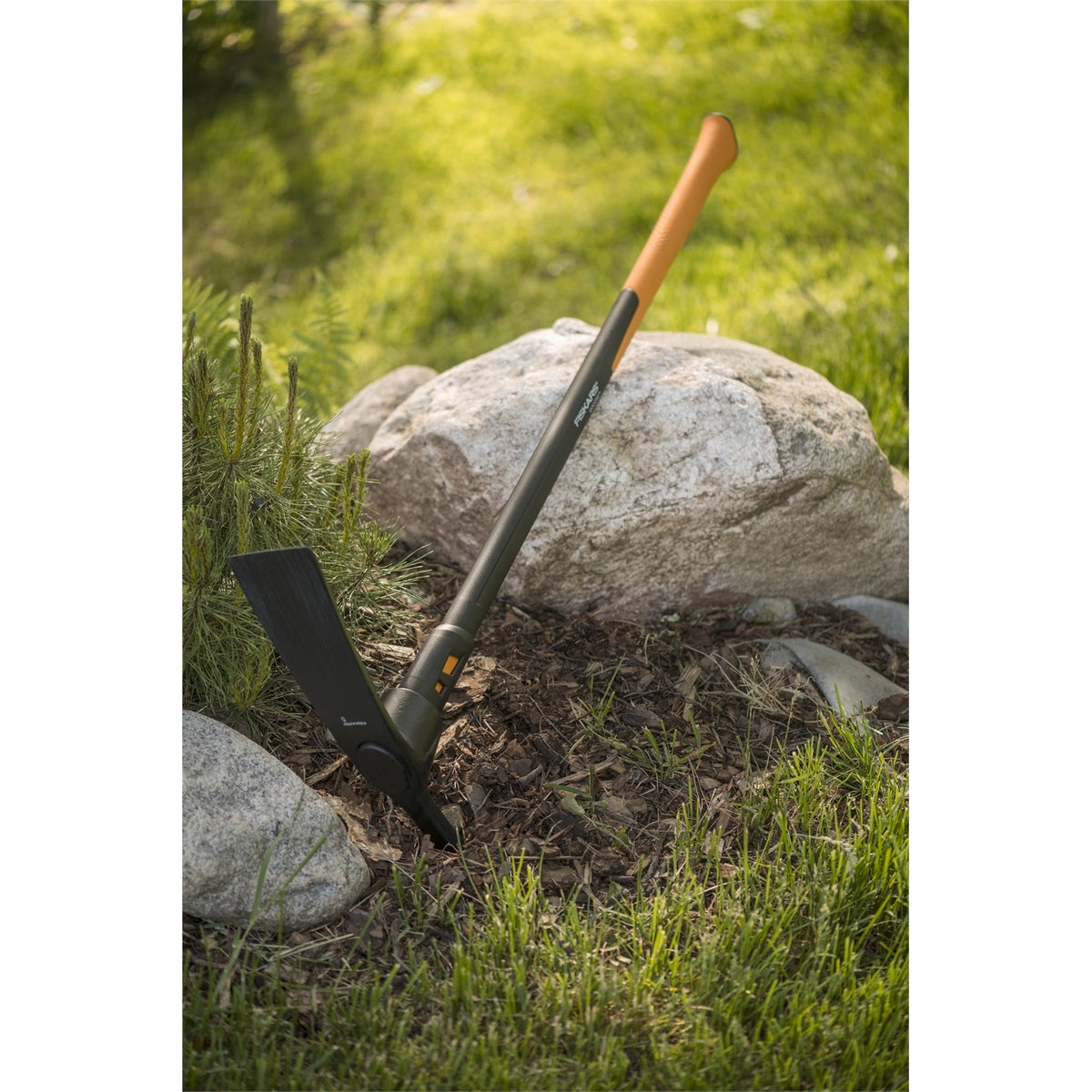 Fiskars 2.2kg Isocore Mattock With Pickhead - Image 2 of 3