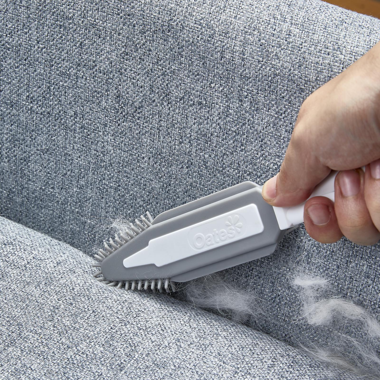 Oates_Electrostatic_Pet_Hair_Brush_3