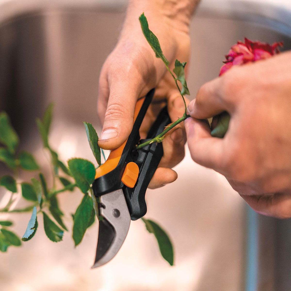 Fiskars SP14 Solid Pruning Floral Snip - Image 4 of 4