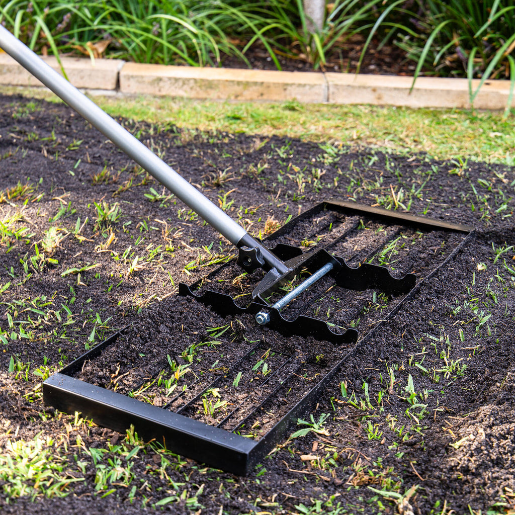 Cyclone 760mm Soil Spreader - Image 7 of 8