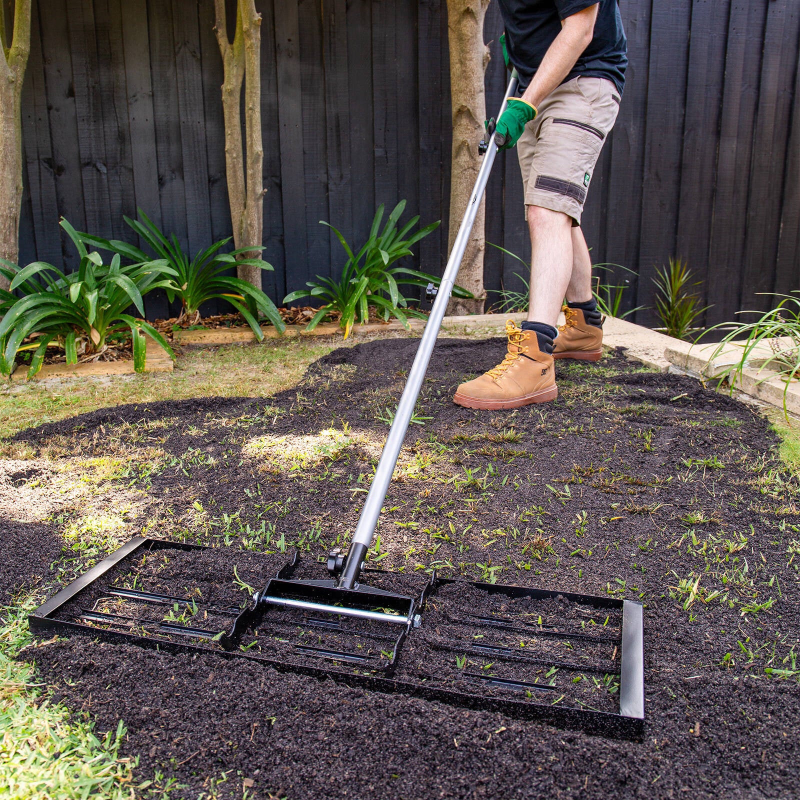 Cyclone 760mm Soil Spreader - Image 5 of 8