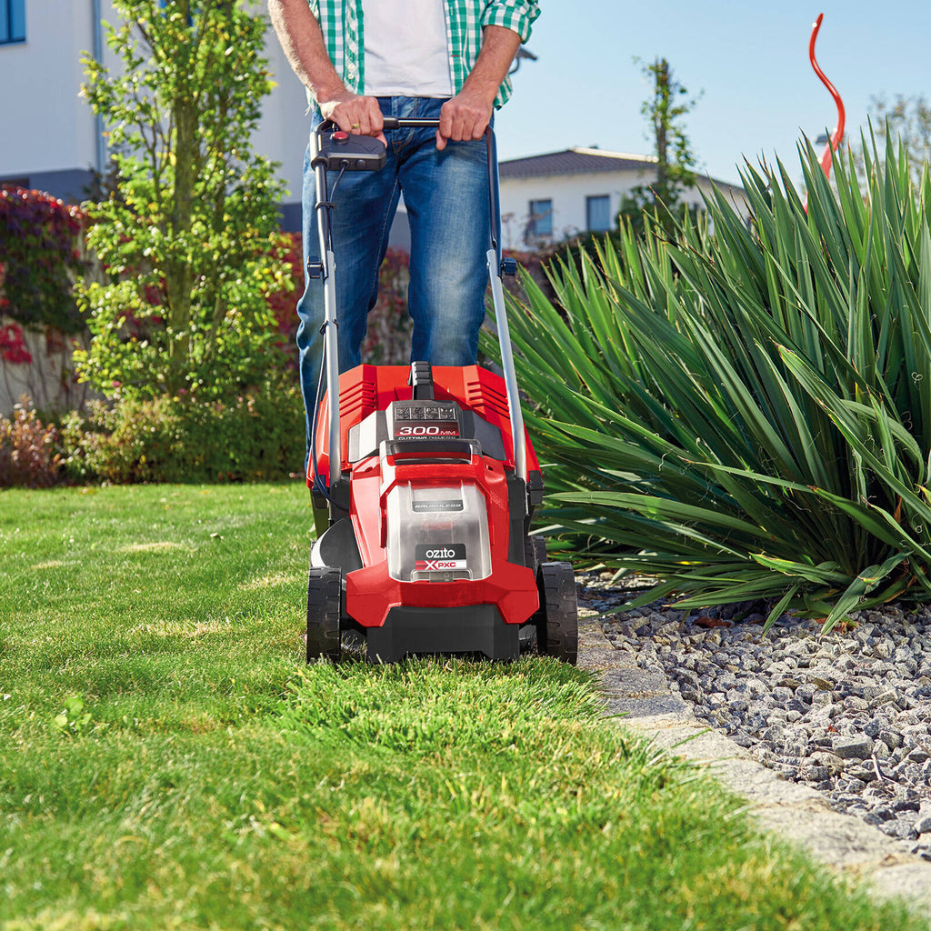 Ozito PXC 18V 300mm Brushless Lawn Mower 4.0Ah Kit PXCLMK-1418 - Image 7 of 8
