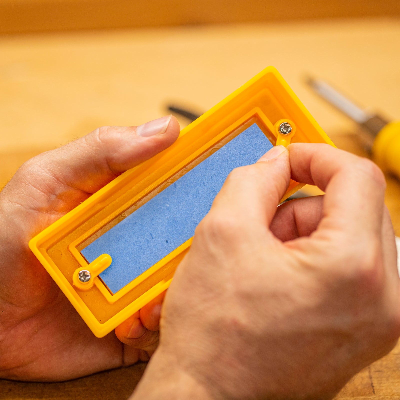 Smith's Combination Bench Stone Kit Includes Honing Solution - Image 7 of 8