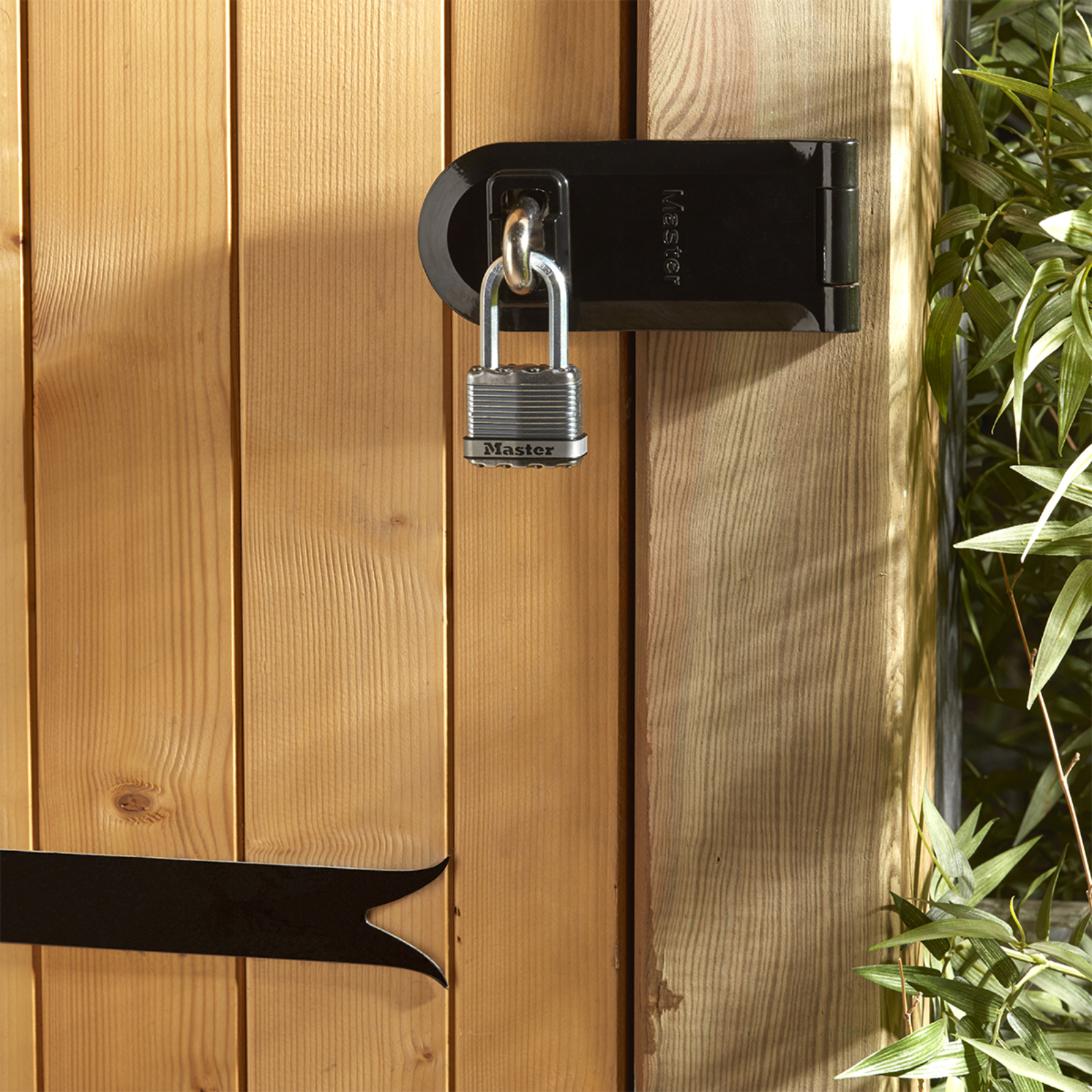 Master Lock 51mm Magnum With 38mm Long Shackle Padlock - Image 14 of 16