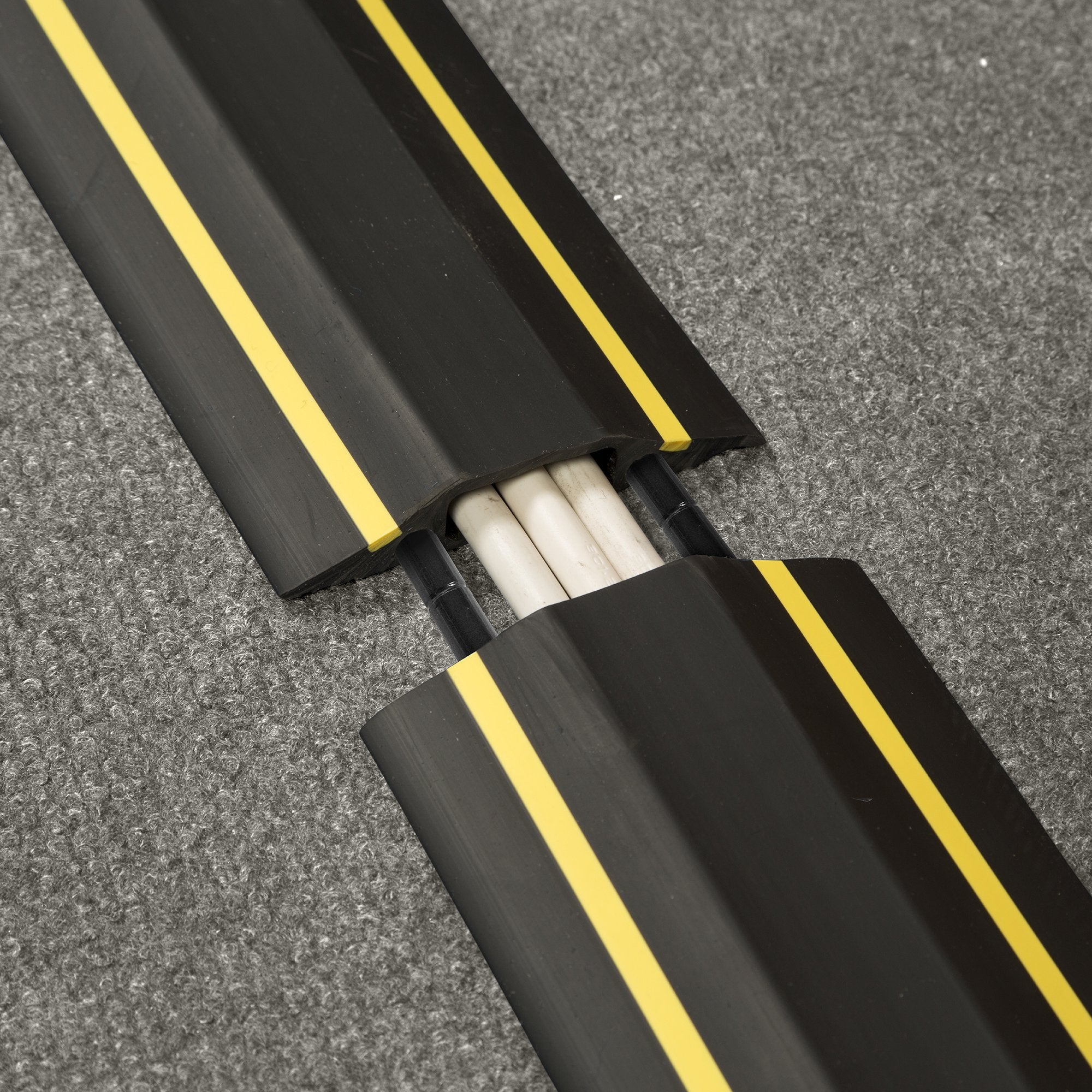 D-Line 30 x 10mm 1.8m Black And High Visibility Yellow Medium Duty Floor Cover - Image 4 of 14