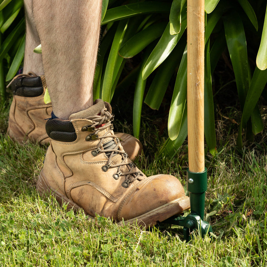 Cyclone Stand-up Weeder Timber Handle - Image 5 of 5