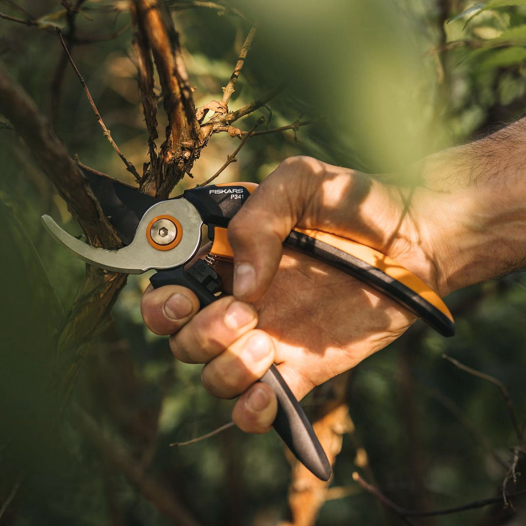 Fiskars L P341 Solid Bypass Pruner - Image 3 of 3