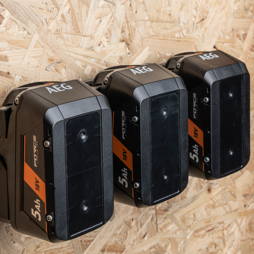 AEG 3 Port 18V Battery Holder - Image 4 of 8