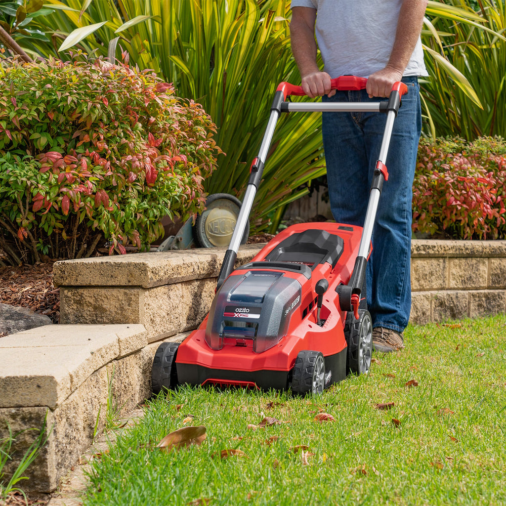 Ozito PXC 36V (2 x 18V) 380mm Brushless Lawn Mower 4.0Ah Kit PXBTMK-2438 - Image 6 of 9